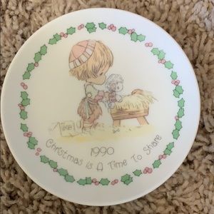 Precious moments 1990 plate Christmas time